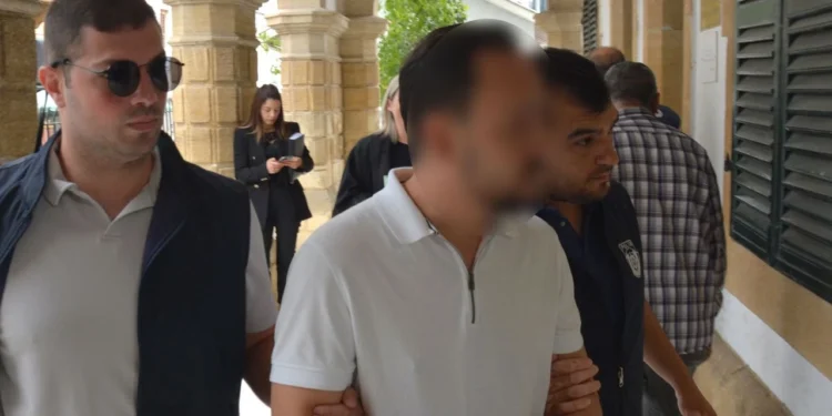 SAHTE BELGE, PARA TEMİN ETME VE GÜMRÜK YASASINA AYKIRI HAREKET