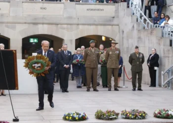 TATAR AVUSTRALYA SAVAŞ ANITI’NA ÇELENK KOYDU