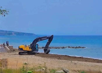 “LAÇ BELEDİYESİ KAMPLUMBAĞALARIN YUMURTLADIĞI YERDE DOZERLE İŞ YAPIYOR”