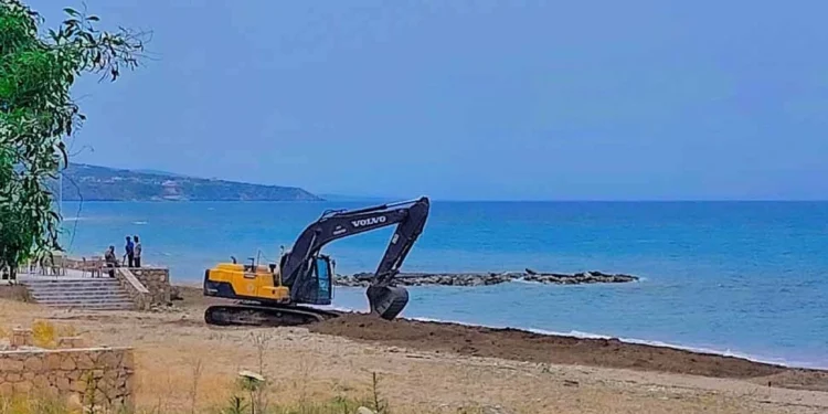 “LAÇ BELEDİYESİ KAMPLUMBAĞALARIN YUMURTLADIĞI YERDE DOZERLE İŞ YAPIYOR”