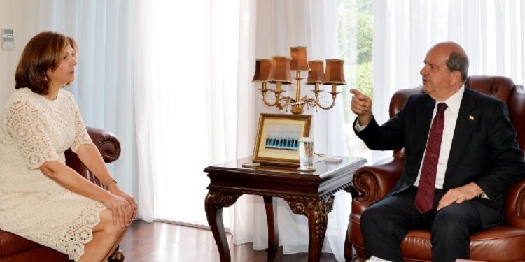 TATAR-HOLGUIN GÖRÜŞMESİ BAŞLADI