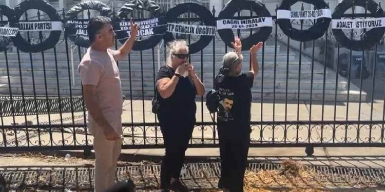 TRAFİK KAZASINDA HAYATINI KAYBEDENLER İÇİN ULAŞTIRMA BAKANLIĞI’NA SİYAH ÇELENK