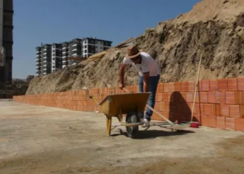 SICAKTA DIŞARDA ÇALIŞMA YASAĞINA UYMAYANLAR İÇİN  ALO 102 İHBAR HATTI DEVREDE