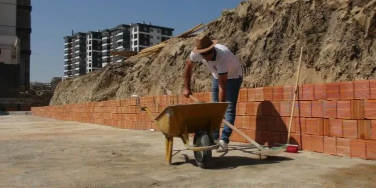 SICAKTA DIŞARDA ÇALIŞMA YASAĞINA UYMAYANLAR İÇİN  ALO 102 İHBAR HATTI DEVREDE