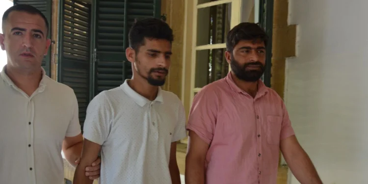 BİRİ 617 DİĞERİ 203 GÜNDÜR KAÇAK