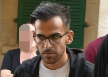 KASADA MÜŞTERİDEN ALDIĞI PARAYI TASARRUFUNA GEÇİRDİ