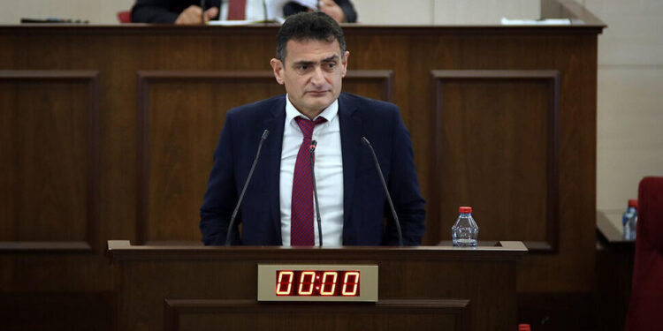 DURSUN OĞUZ ECZACILARIN MAHKEMEYE KELEPÇELİ GELMESİ NEDENİYLE ÖZÜR DİLEDİ