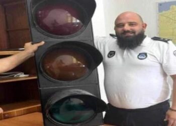 ÇALINAN TRAFİK IŞIĞI BELEDİYEYE TESLİM EDİLDİ