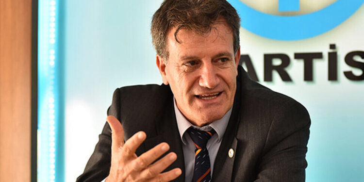 “TÜRKİYE’NİN KIBRIS’TA HAVA VE DENİZ ÜSSÜ KURMA ZAMANI GELDİ”