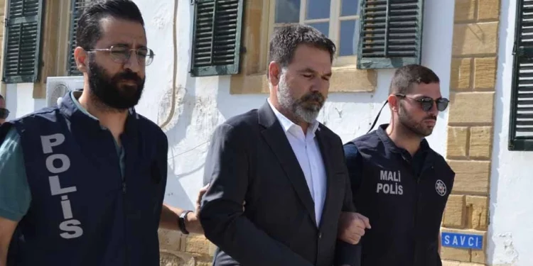 ÇALIŞMA İZİNLERİNDE YOLSUZLUKTAN 3 GÜN TUTUKLULUK