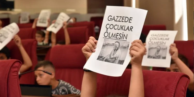 “GAZZE’DE ÇOCUKLAR ÖLMESİN”