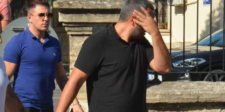 TURİSTTEN ALDIĞI PARAYI ŞİRKETE TESLİM ETMEDİ