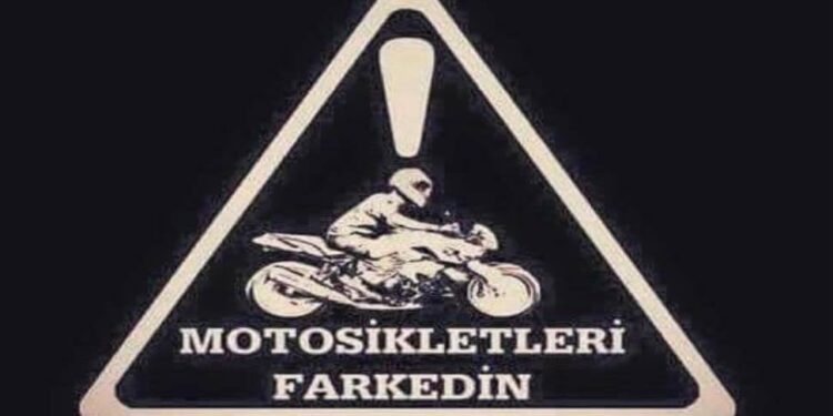 MOTOSİKLETLİLER TRAFİK KAZALARINA DİKKAT ÇEKMEK İÇİN EYLEM YAPIYOR