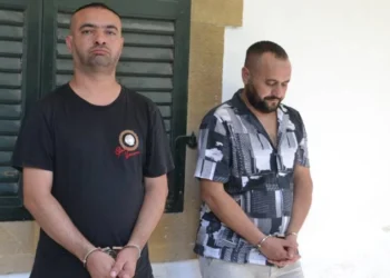 ARAÇTAN ATTIKLARI POŞETTEN SİLAH VE MERMİ ÇIKTI