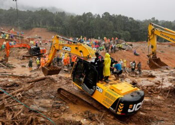 ÇÖP TOPLAMA ALANI ÇÖKTÜ 21 KİŞİ ÖLDÜ