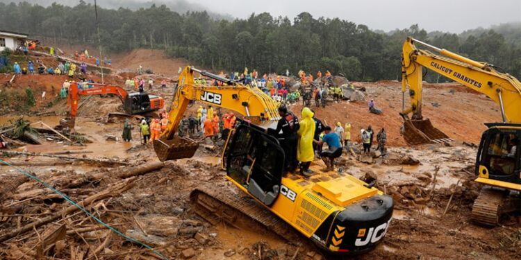 ÇÖP TOPLAMA ALANI ÇÖKTÜ 21 KİŞİ ÖLDÜ