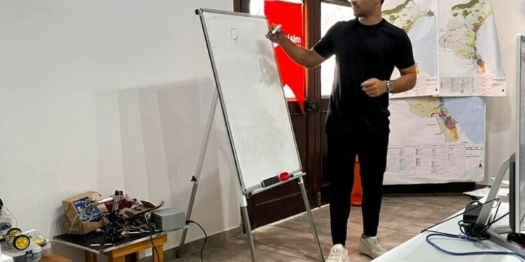 ROBOTİK KODLAMA EĞİTİMİ ALAN GENÇLER OTOMATİK DAMLAMA SULAMA SİSTEMİ ÜZERİNDE ÇALIŞMALARINA BAŞLADI