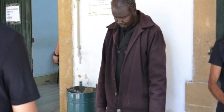 5807 GÜNDÜR KAÇAK VE YARDIMLA YAŞIYOR, ANCAK PEK ÇOK KİŞİ ONU BİLİYOR!