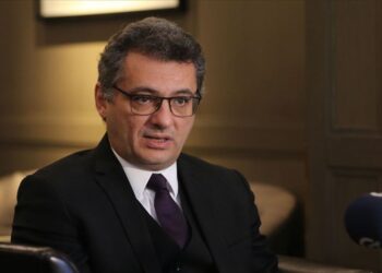 “BENCE BU HÜKÜMETE BİRAZ ŞANS VERMEK GEREKİR! LAHAVLE”