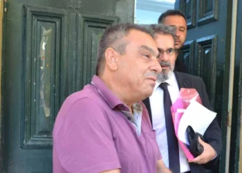 BOŞANDIĞI EŞİNİN ARACINI SAHTE EVRAKLA ÜZERİNE ALDI