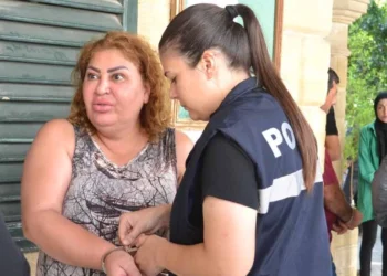 TUTUKLAMA ANINDA POLİSLERİ DARP ETTİ