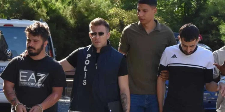 TRAFİK KONTROLÜ İÇİN DURDURULDULAR TETİKÇİ ÇIKTILAR “TAKİPTEYİZ DAYI GÖRÜNCE BASACAĞIZ”