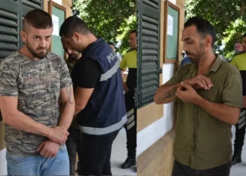 PANJURU AÇARAK EVE GİRDİLER EŞYALARI ÇALDILAR