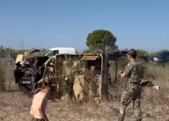 GÜZELYURT YOLU’NDA DEVRİLEN KAMYONDA BULUNAN 11 ASKER YARALANDI BİR TANESİ HAYATINI KAYBETTİ