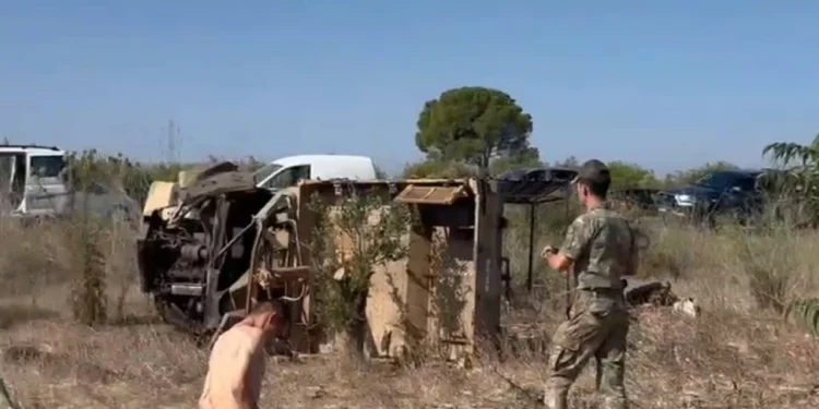 GÜZELYURT YOLU’NDA DEVRİLEN KAMYONDA BULUNAN 11 ASKER YARALANDI BİR TANESİ HAYATINI KAYBETTİ