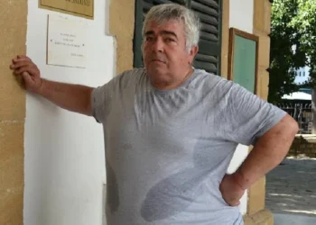 20 YAŞINDAKİ GENÇ KIZA KIRTASİYE İÇİNDE CİNSEL SALDIRIDA BULUNDU