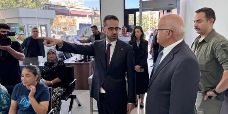 BÜYÜKELÇİ SERİM MAĞUSA’DA MUHTARLARLA BİR ARAYA GELDİ