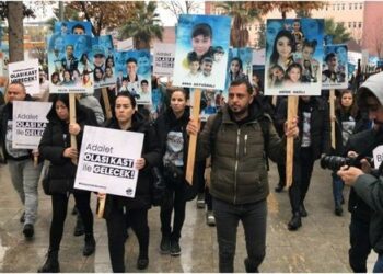 “ADALETE ULAŞANA KADAR, AİLELERİMİZİN AYAKLARI NEREYE BASARSA AYAKLARIMIZ ORAYA BASACAK”