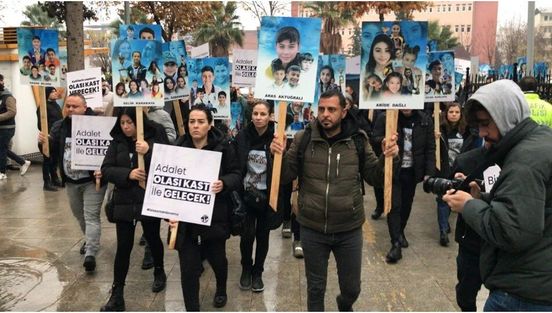 “ADALETE ULAŞANA KADAR, AİLELERİMİZİN AYAKLARI NEREYE BASARSA AYAKLARIMIZ ORAYA BASACAK”