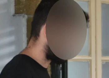 YİNE KADINA ŞİDDET: BURNUNU KIRDI!