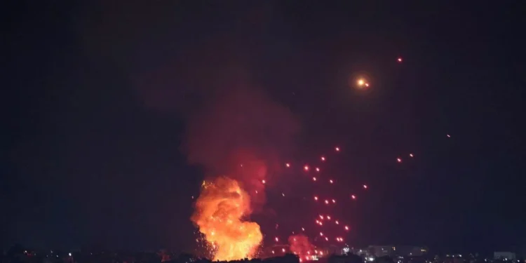 ETRAFIMIZ ATEŞ ÇEMBERİ…İSRAİL LÜBNAN’DA KARA HAREKATINA BAŞLADI