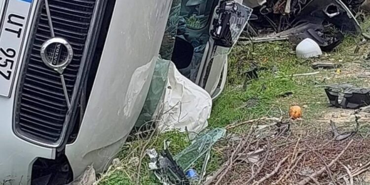 GİRNE TATLISU YOLUNDA KAZA: 4 KİŞİ YARALANDI