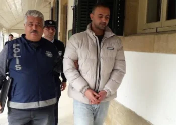 İKİ KADINI BIÇAKLAYARAK AĞIR YARALADI