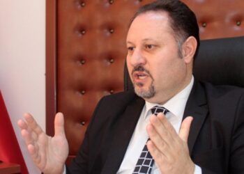 “HUKUK DERSİ VERMEYE ÇALIŞANLAR İÇ TÜZÜĞÜ YERLE BİR ETTİ”