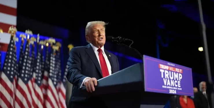 TRUMP ZAFERİNİ İLAN ETTİ