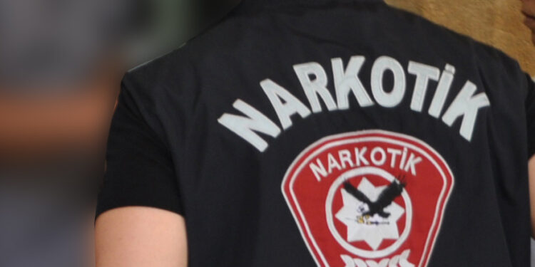 UYUŞTURURCUDAN 5 KİŞİ TUTUKLANDI