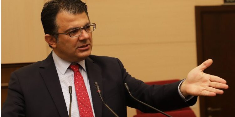 “HİLELİ ÇİFT OYLARLA BAŞKAN İLAN ETTİLER”