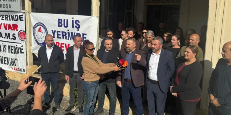 LEFKOŞA TAPU AMİRLİĞİ’NDE GREV VAR