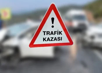 ALKOLLÜ SÜRÜCÜ POLİSE ÇARPTI