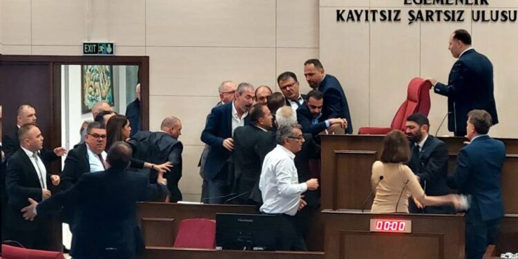 MECLİS ALLEM GALLEM BİR HAFTA ERTELENDİ