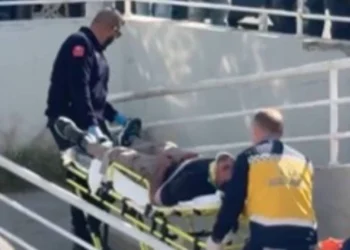 İKİ MİNİBÜS ŞOFÖRÜ ARASINDA KAVGA ÇIKTI İKİSİ DE HASTANELİK OLDU