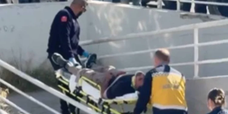 İKİ MİNİBÜS ŞOFÖRÜ ARASINDA KAVGA ÇIKTI İKİSİ DE HASTANELİK OLDU