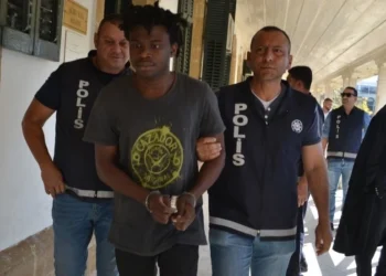 POLİSE ŞİDDET UYGULADI 4 YIL MAHKUMİYET ALDI