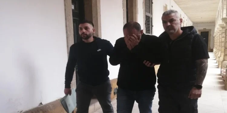 ERCAN’DA UYUŞTURUCU İLE YAKALANDI