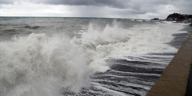 DİKKAT DENİZLERDE FIRTINA VAR