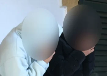 UYUŞTURUCU BIÇAK VE SOPAYLA YAKALANDILAR